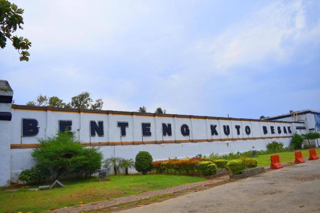 Oyo 90161 Hotel Lendosis Pipa Reja Angkatan 66 Palembang Eksteriør bilde